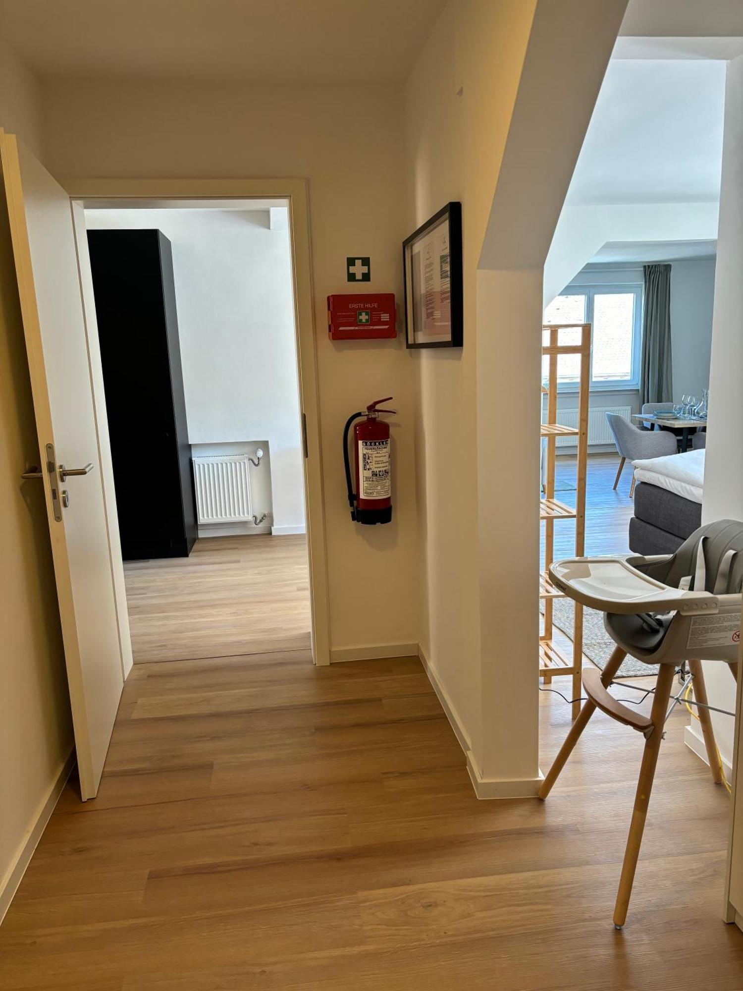 Gesamte Wohnung, Kueche, Parkplatz, Terrasse Бад Белинген Екстериор снимка