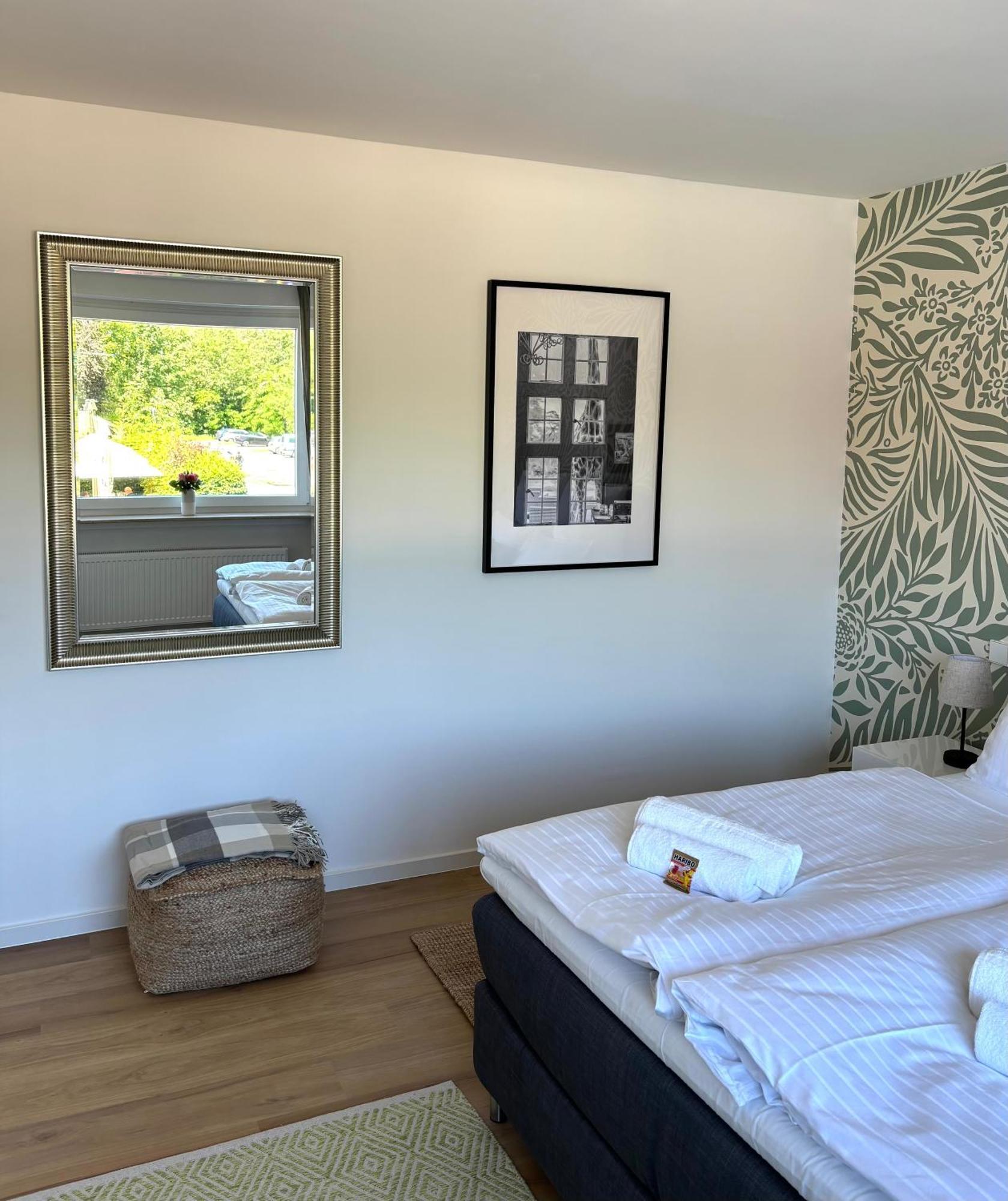 Gesamte Wohnung, Kueche, Parkplatz, Terrasse Бад Белинген Екстериор снимка