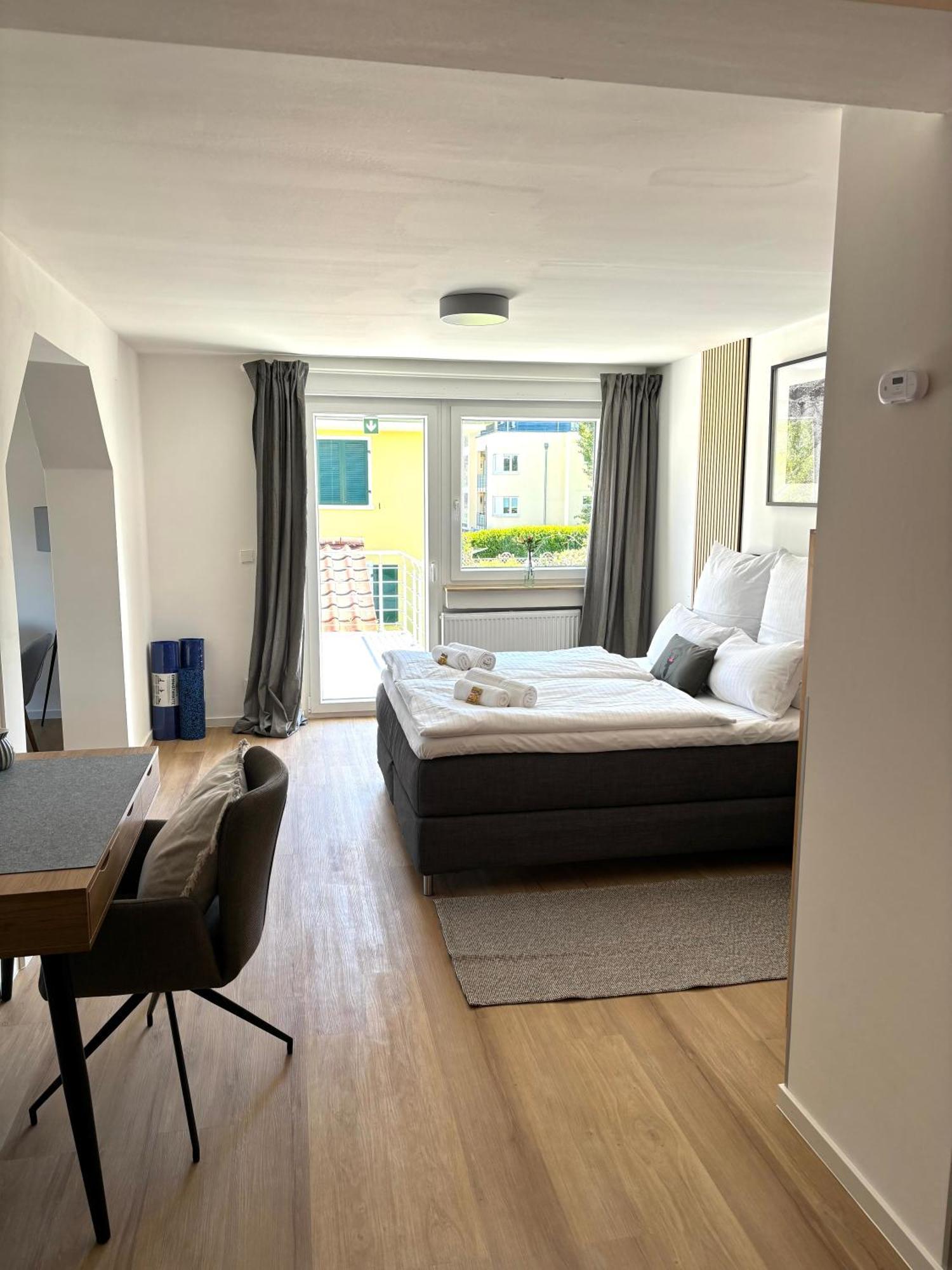 Gesamte Wohnung, Kueche, Parkplatz, Terrasse Бад Белинген Екстериор снимка