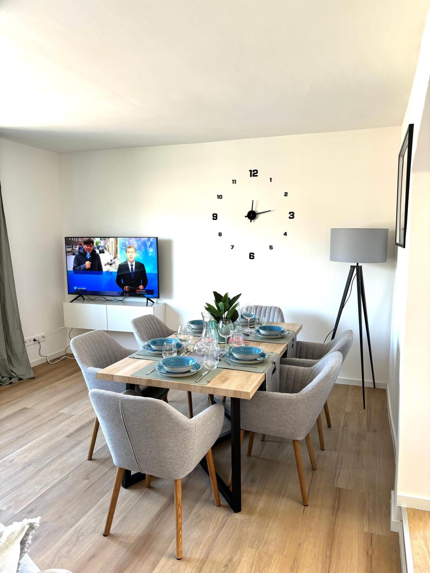 Gesamte Wohnung, Kueche, Parkplatz, Terrasse Бад Белинген Екстериор снимка