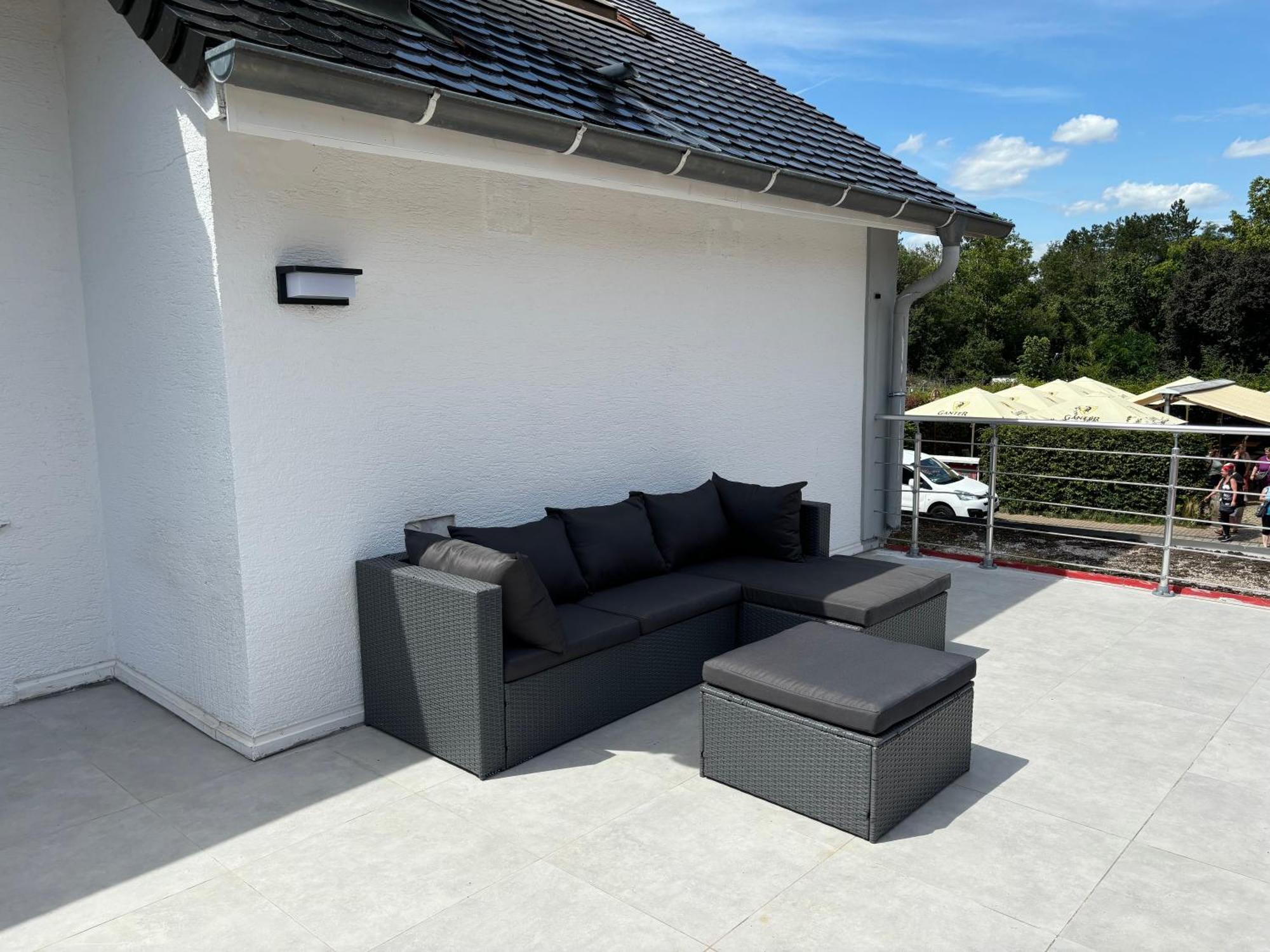 Gesamte Wohnung, Kueche, Parkplatz, Terrasse Бад Белинген Екстериор снимка